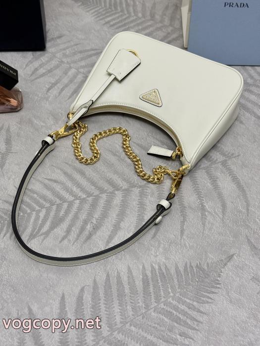 バッグ圧倒的な存在感 世界に一つだけ！ 抜群の人気を集め偽 ブランドPRADA._0_6