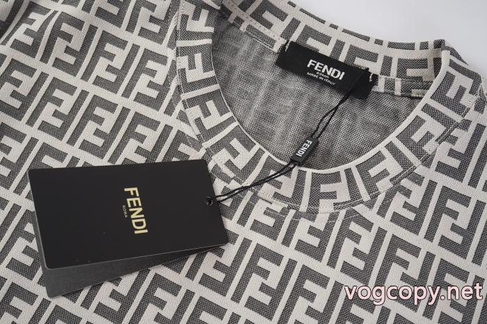 フェンディ偽物 通販人気確定  好感度の高い人気販売 セール中半袖Tシャツ_0_3