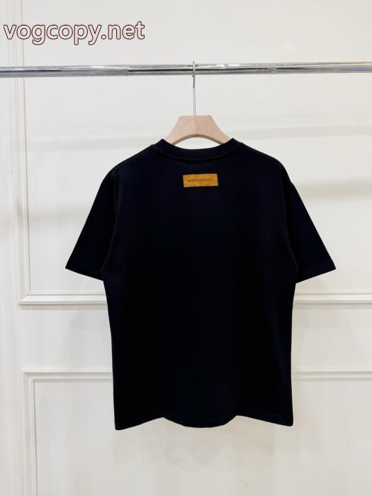 ブランド 激安著名人も愛用した 2026年用 新作人気LOUIS VUITTON半袖Tシャツ_0_2