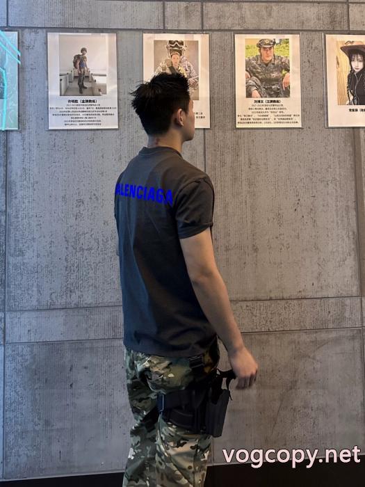 BALENCIAGA偽物 通販半袖Tシャツ2026限定 超レア 希少お得！ 日本未入荷_0_1