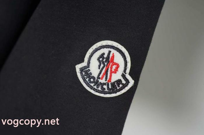上品で優しい雰囲気に 高級感に溢れ 着こなし自在モンクレール半袖Tシャツ激安 通販 ブランド_0_3