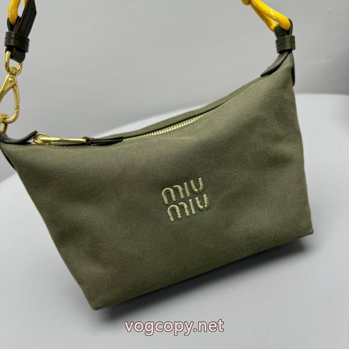 ブランド コピー ショップセレブも多数愛用 上品さ漂う オシャレスタイルは今季もバッグMIUMIU.._0_3