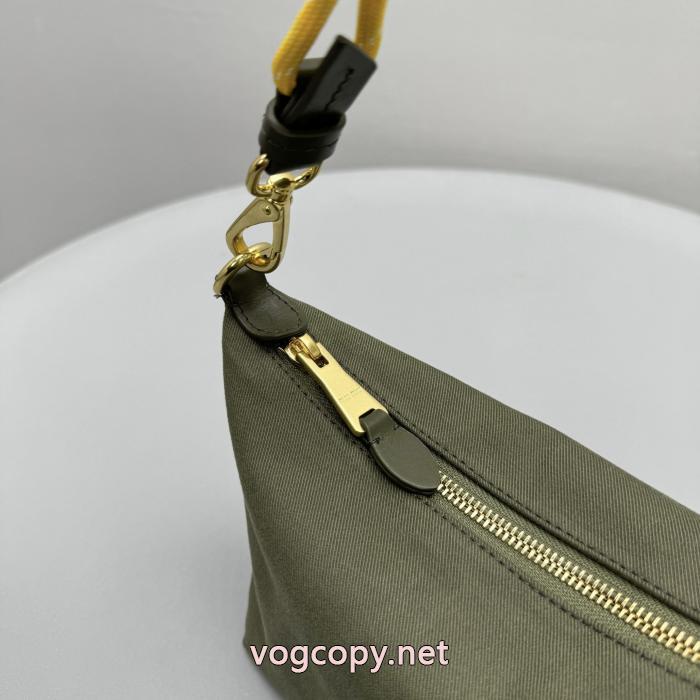 ブランド コピー ショップセレブも多数愛用 上品さ漂う オシャレスタイルは今季もバッグMIUMIU.._0_5