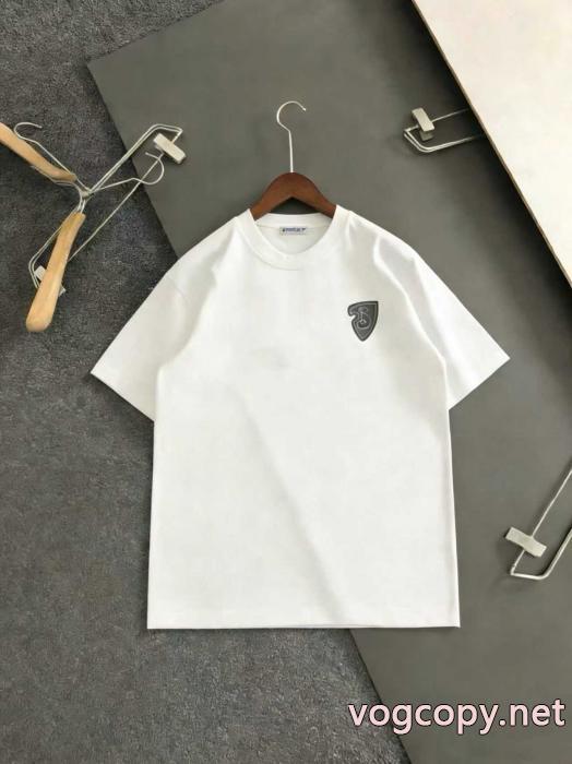 半袖Tシャツお洒落さんの愛用率が高い 今季トレンド抜け感新品 速達EMS便BURBERRYコピー 品 販売_0_2