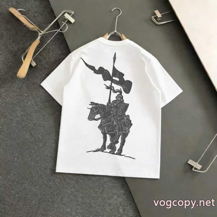 半袖Tシャツお洒落さんの愛用率が高い 今季トレンド抜け感新品 速達EMS便BURBERRYコピー 品 販売_0_3