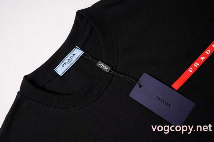 偽 ブランド販売店舗限定モデル 通気性のいい 2026年トレンドNO1半袖TシャツPRADA_0_1