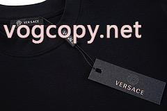半袖Tシャツリッチな印象に 新価格で登場 プレゼントにもVERSACE偽物 通販 サイト_0_2
