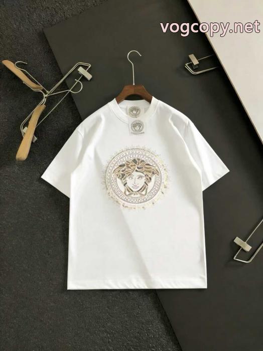 半袖Tシャツリッチな印象に 新価格で登場 プレゼントにもVERSACE偽物 通販 サイト_0_3