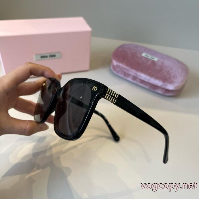 ブランド コピー バックMIUMIUサングラス稀少*新品登場 キラキラ これからの季節、大活躍._0_3