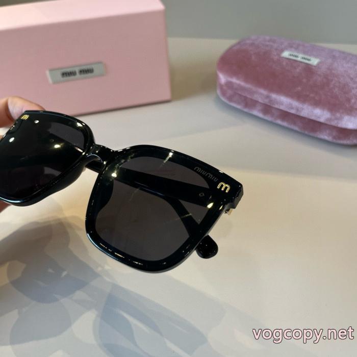 ブランド コピー バックMIUMIUサングラス稀少*新品登場 キラキラ これからの季節、大活躍._0_5