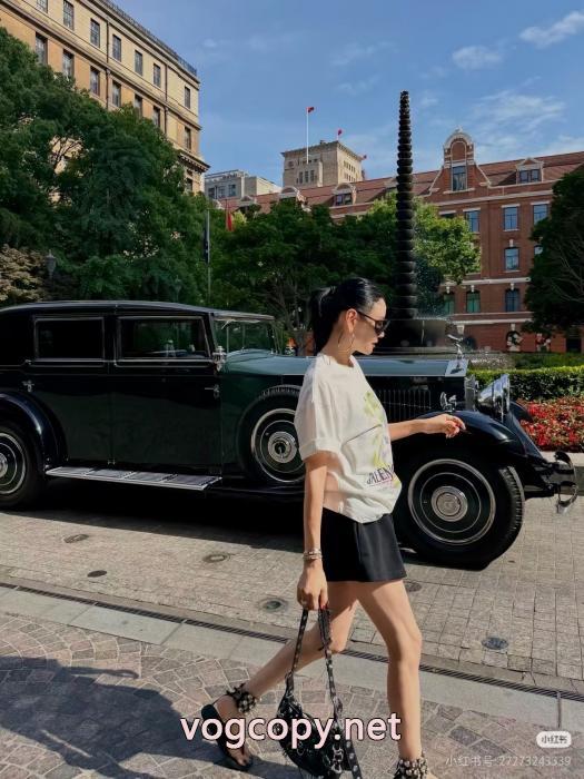 値下げ！ 2026限定色や海外限定 高級素材BALENCIAGAブランド アクセサリー 激安半袖Tシャツ_0_2