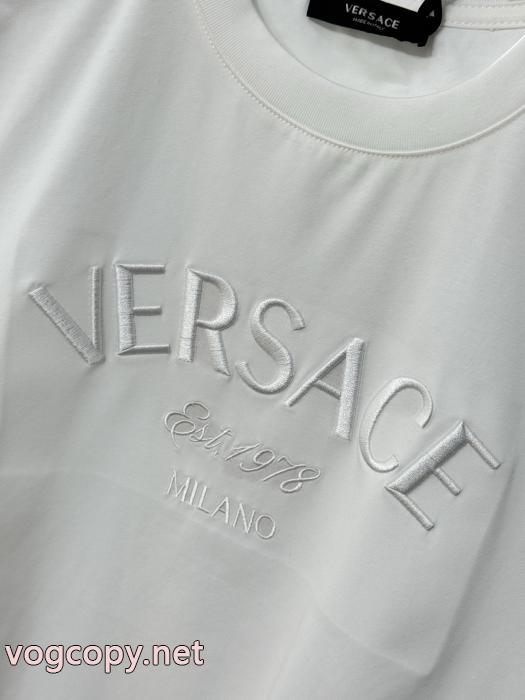 半袖TシャツGIVENCHYブランド フェイクラグジュアリーな雰囲気 SS26注目スタイル 2026年夏 オススメ新作_0_1