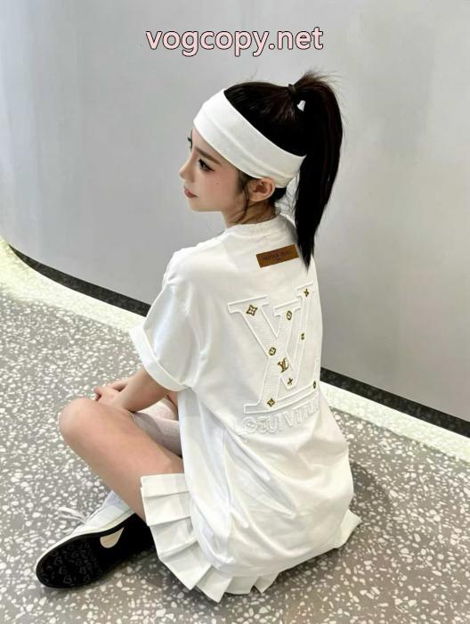 激安 ブランド半袖TシャツLOUIS VUITTON着心地抜群 天然着色 2026人気新作_2_2