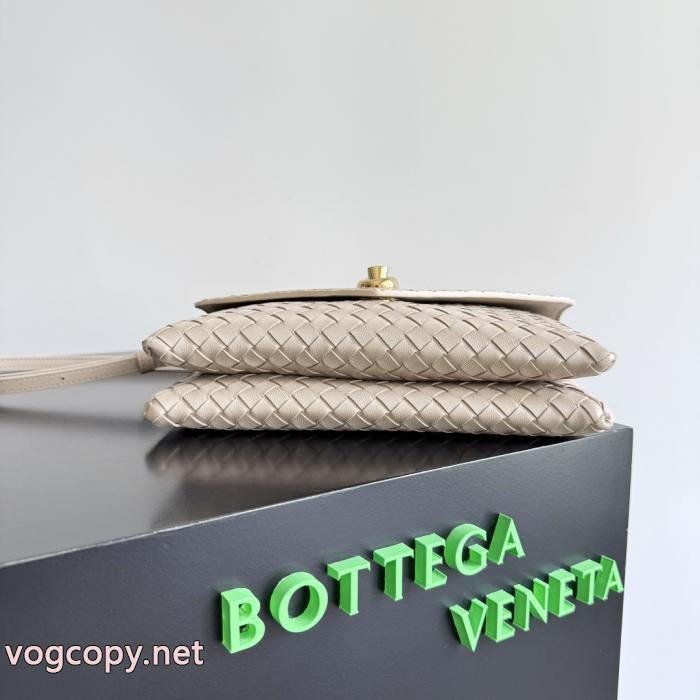 ブランド コピー 販売店今年のトレンドカラー 注目度No.1コラボ 現地でついに発売BOTTEGA VENETA&nbsp;バッグ._0_3