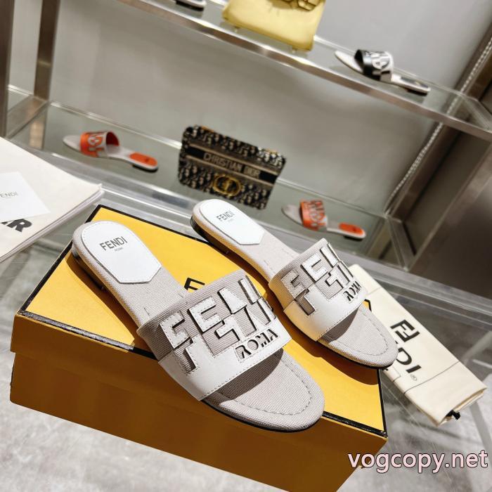 FENDI偽 ブランド 購入最安価格新品 派手すぎず ファッションに役立つスリッパ._0_2