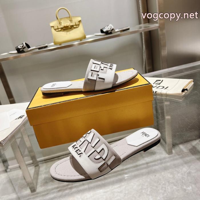 FENDI偽 ブランド 購入最安価格新品 派手すぎず ファッションに役立つスリッパ._0_5