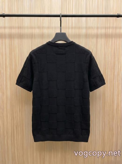 数量限定格安 新作2026らしさをプラス 着回し力抜群大人気LOUIS VUITTON半袖Tシャツブランド 通販 激安_0_1