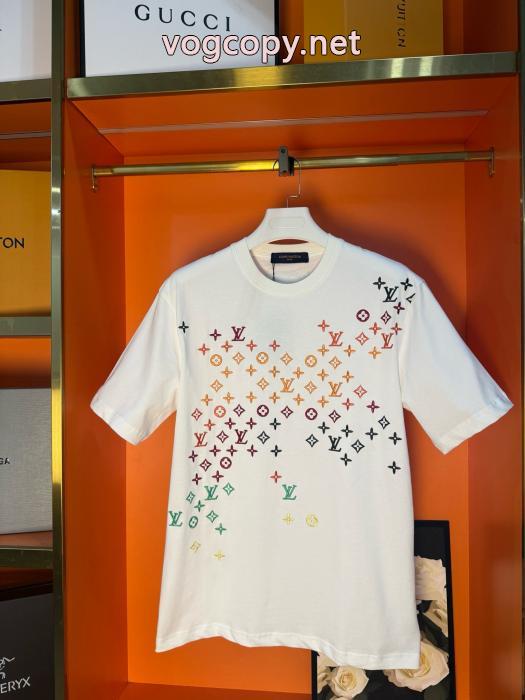 LOUIS VUITTON新作限定　人気沸騰中 格安SALE リラックススタイルが実現ブランド 通販半袖Tシャツ_0_2