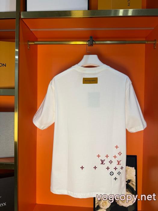 LOUIS VUITTON新作限定　人気沸騰中 格安SALE リラックススタイルが実現ブランド 通販半袖Tシャツ_0_3