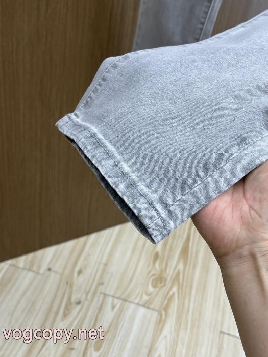 スーパー コピー 販売オススメのお品 追跡付/関税無 甘過ぎず大人な印象にARMANIブランド ジーンズ._0_3