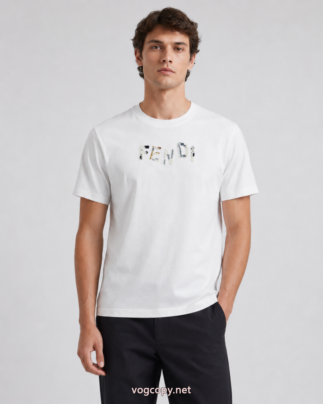 高品質な商品 セールで破格 韓国人気FENDI半袖Tシャツコピー ブランド 通販 安心_0_4