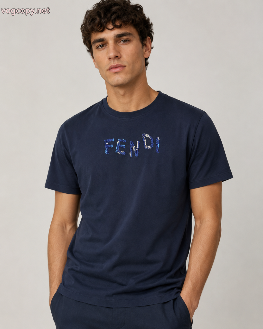 高品質な商品 セールで破格 韓国人気FENDI半袖Tシャツコピー ブランド 通販 安心_0_5