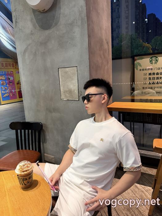 良好品 人気定番 超軽量BURBERRY半袖Tシャツ偽 ブランド_0_5