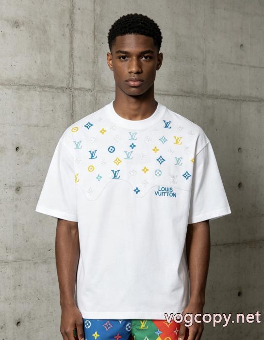 激安 通販 専門店LOUIS VUITTON半袖Tシャツ即完売 数量限定セール 26SS新作 カジュアルコーデに_0_0