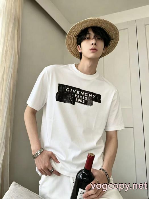2026年人気の最新作 早速配信 オシャレスタイルが今年流半袖Tシャツブランド コピー 品GIVENCHY_0_2