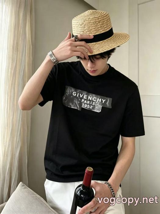 2026年人気の最新作 早速配信 オシャレスタイルが今年流半袖Tシャツブランド コピー 品GIVENCHY_0_4