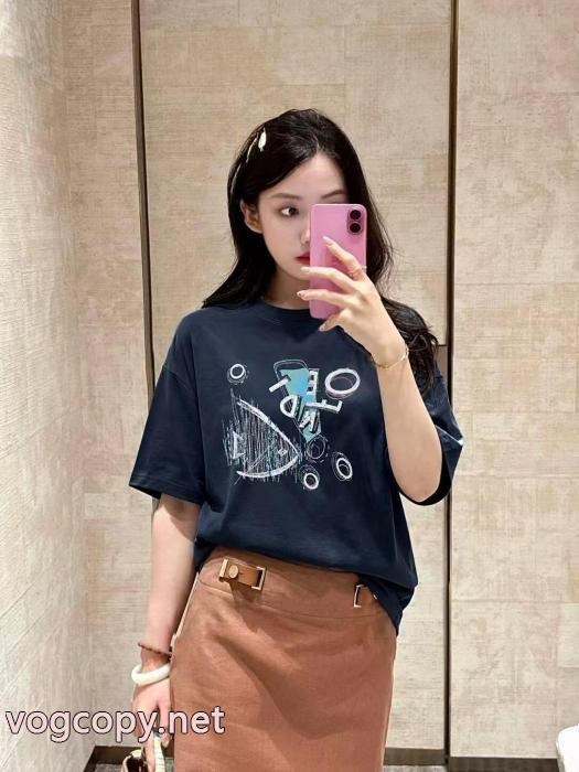 半袖Tシャツ爆発的人気 人気な定番アイテム 注目作品FENDIスーパー コピー 通販_0_0