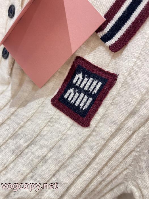 MIUMIUスーパー コピー 安心大幅値下げ 旬スタイルに早変わり! 2026年春限定 永遠の定番半袖._0_2