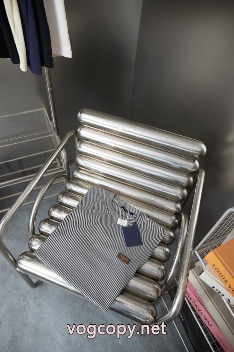 ルイ ヴィトン軽やかな素材感 季節感のある 人気名品コピー 通販半袖Tシャツ_0_2