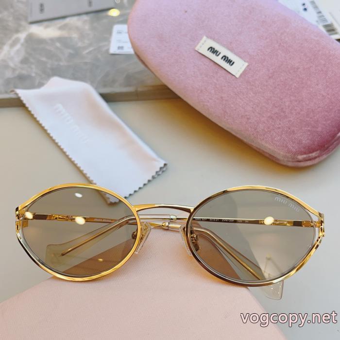 サングラスブランド コピー 販売MIUMIUスタイリッシュな印象 ホントは安い人気新作 上品で優しい雰囲気に._0_3
