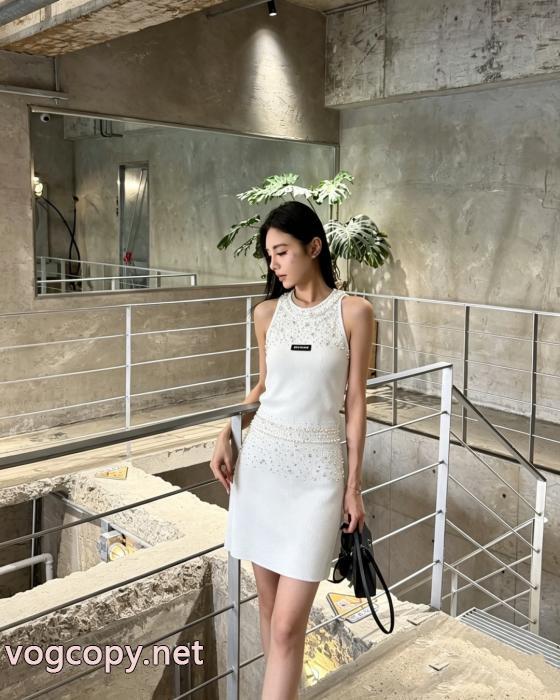 ミュウミュウワンピースブランド コピー 販売2026aw トレンド カジュアルなのに高感度が高く スタイリッシュな印象._0_2