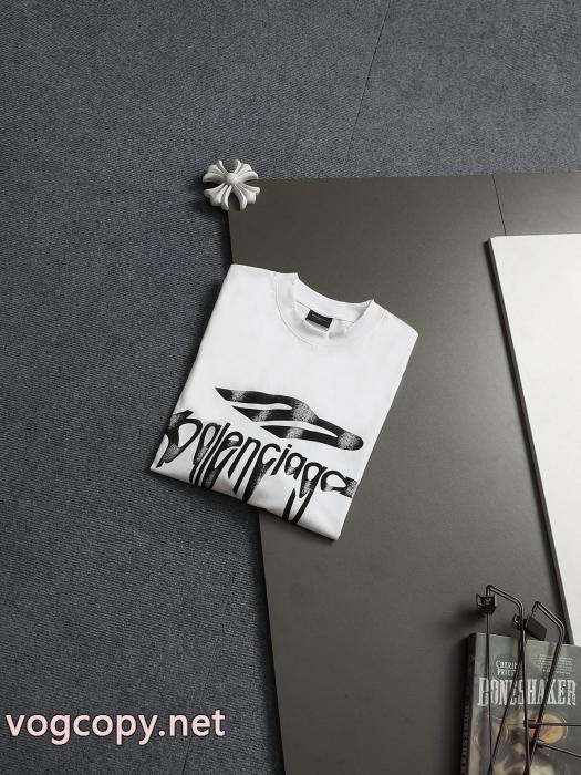 大幅値引き トレンドのコーディネート 超激得大人気BALENCIAGA半袖Tシャツコピー ブランド 通販_0_1