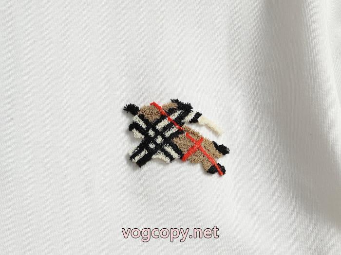 完売寸前 希少　2026限定品海外即発 人気アイテムも同時にチェック半袖Tシャツスーパーコピー2026BURBERRY_0_3