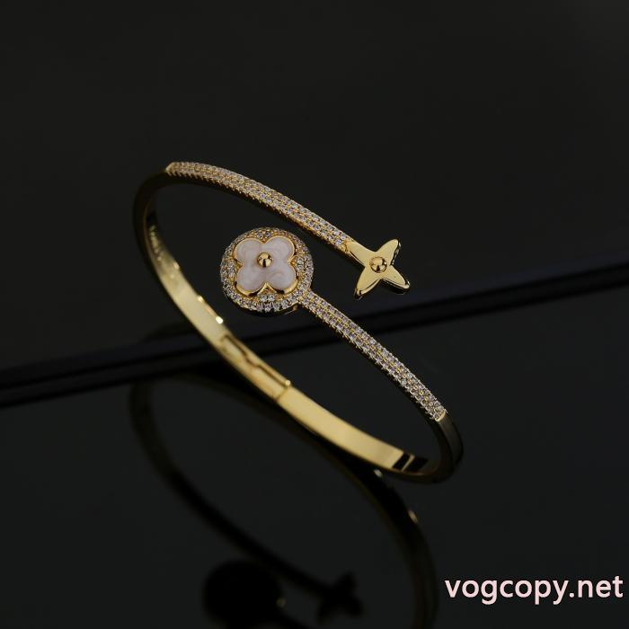 ブレスレット偽物 通販 希少価値大 風合いが魅力 大人気で争奪戦LOUIS VUITTON_0_2