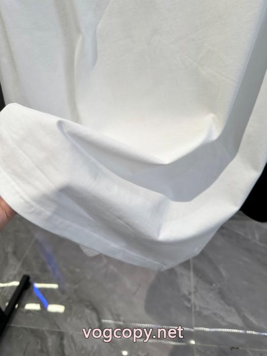 PRADAトレンド感のある 2026モデル 格安新品半袖Tシャツブランド スーパー コピー 優良_1_2