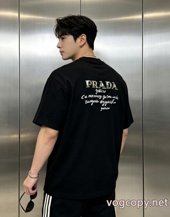 実用性 通年使えるアイテム 26SS関税込み半袖TシャツPRADA通販 ブランド_0_3