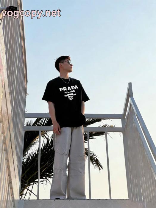 華やかに演出する 2026トレンド 希少お得！偽 ブランドプラダ半袖Tシャツ_2_2