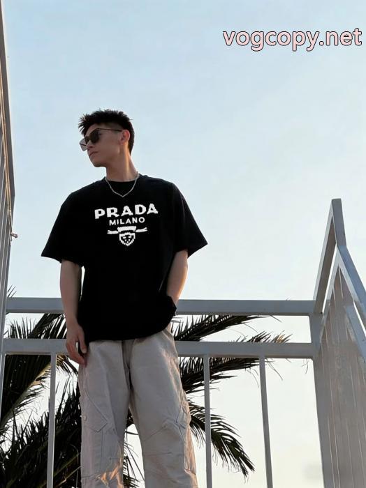 華やかに演出する 2026トレンド 希少お得！偽 ブランドプラダ半袖Tシャツ_2_3