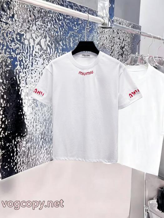 大人で素敵 2026トレンド セレブ愛用MIUMIU半袖Tシャツ偽 ブランド 販売_0_3