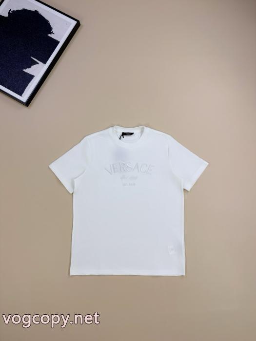 VERSACE偽 ブランド 通販大満足 魅力的なポイント 圧倒的な存在感半袖Tシャツ_0_1