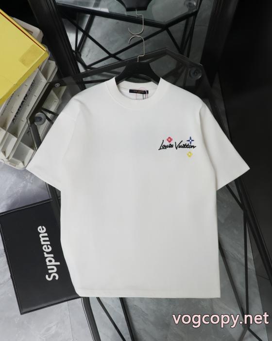 今年っぽくNEWファッション 新作限定　人気沸騰中 都会的な印象のスタイルコピー 品 販売LOUIS VUITTON半袖Tシャツ_0_1