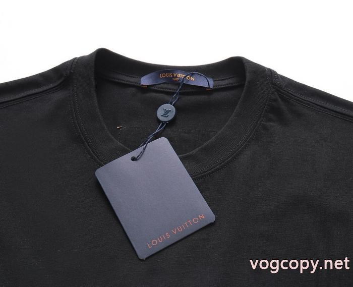 コピー ブランド 優良LOUIS VUITTON潮流 先行販売 個性的な素材感も魅力半袖Tシャツ_0_3
