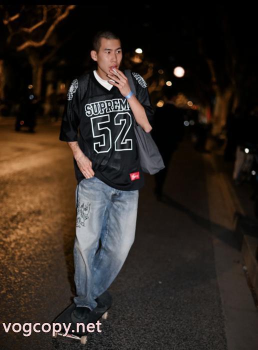 便利なアイテム！ 清涼感あるカジュアル 今一番熱いブランド コピーTシャツシュプリーム._0_4