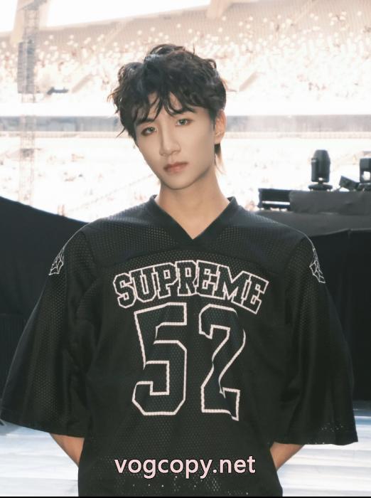 便利なアイテム！ 清涼感あるカジュアル 今一番熱いブランド コピーTシャツシュプリーム._0_5