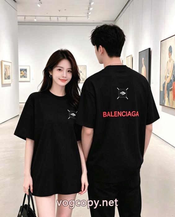 ブランド コピー 着払い高級感が溢れた 軽やかな素材感 HOT大人気BALENCIAGA半袖Tシャツ_0_4