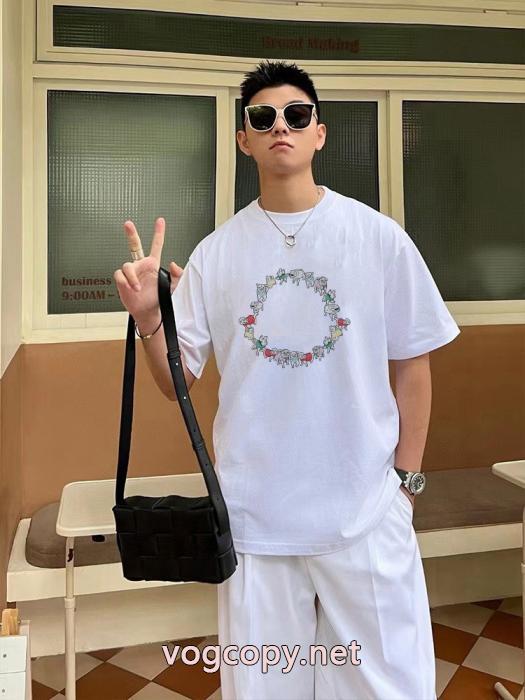 MONCLER落ち着いた大人の雰囲気に 限定品 人気No.1 優等品ブランド スーパー コピー半袖Tシャツ_0_4